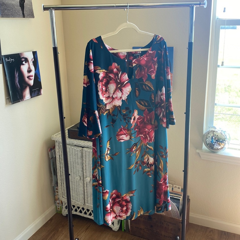 Roz & Ali 3/4 sleeve dress.